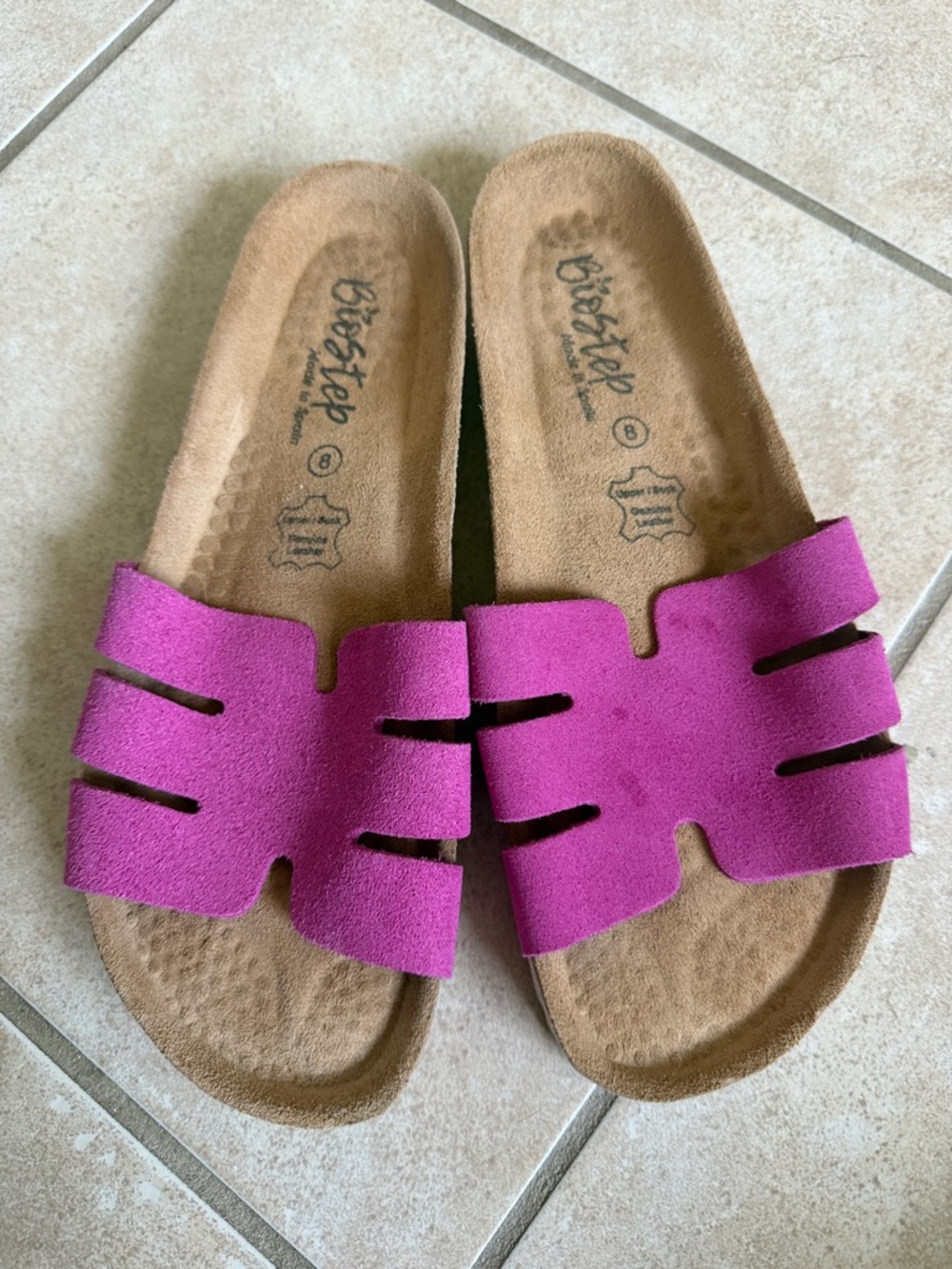 Women’s Suede Slide Sandals in Fuchsia -